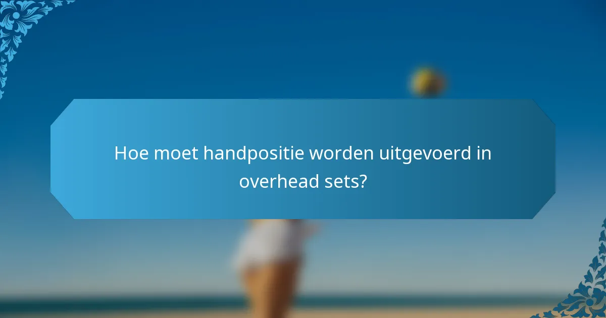 Hoe moet handpositie worden uitgevoerd in overhead sets?